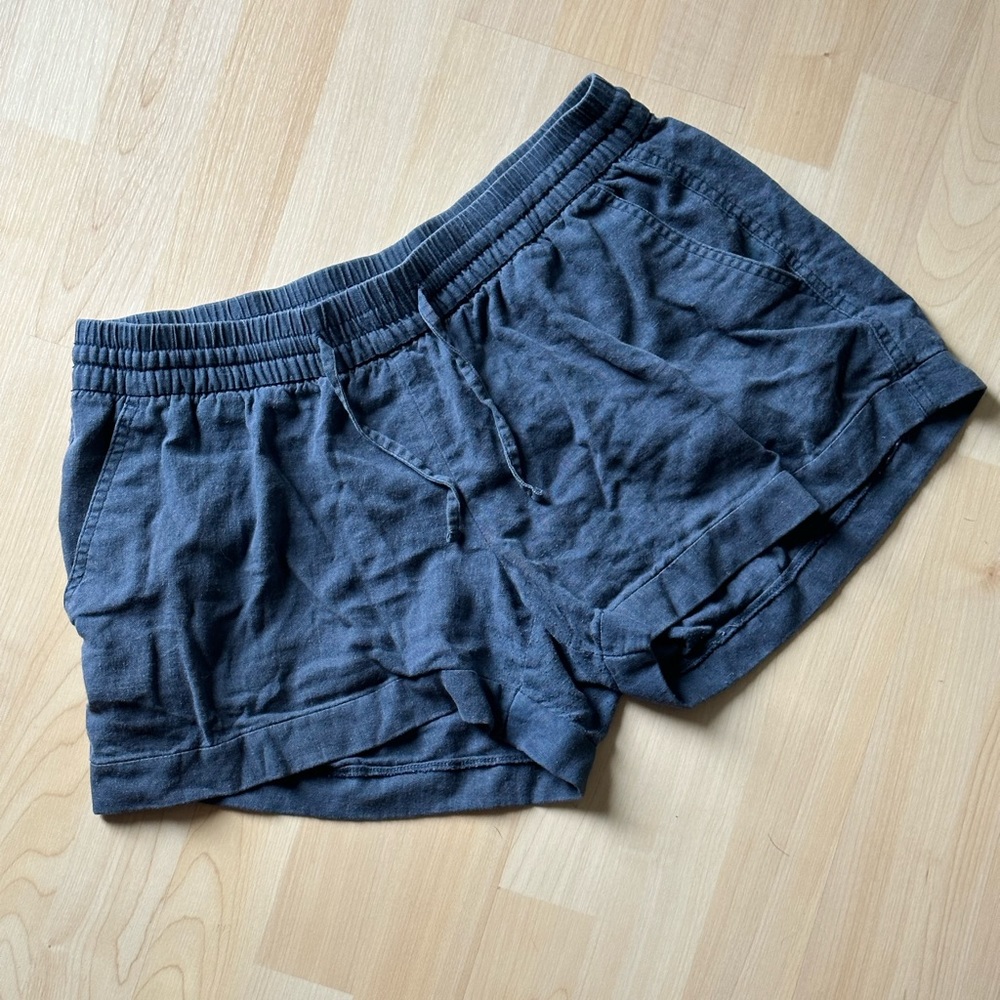 Women’s Old Navy, medium, navy colored, linen blend tie waist shorts